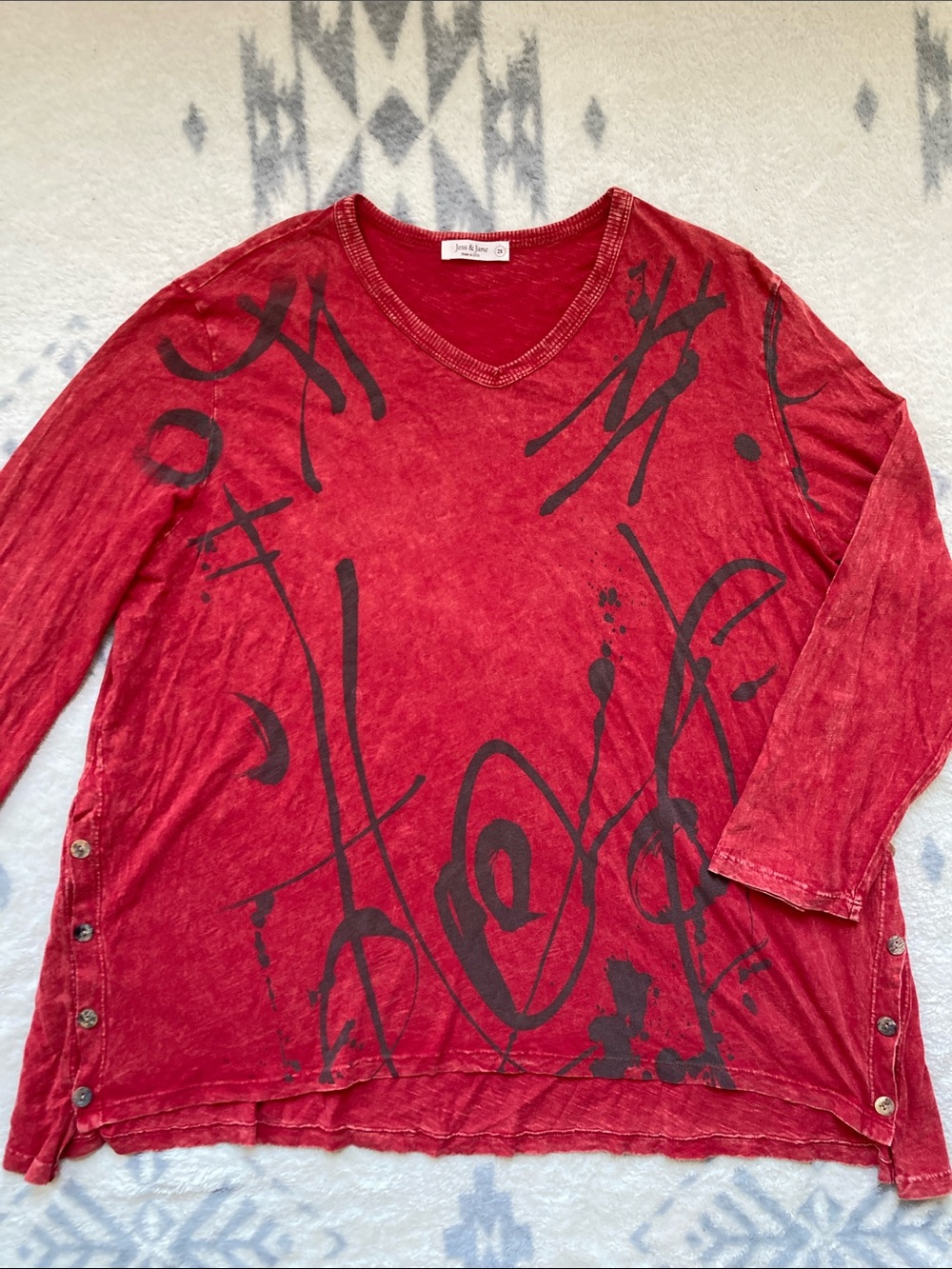 Jess & Jane Graphic Splash Print Tunic Top Red / Black Side Buttons Women’s 2X